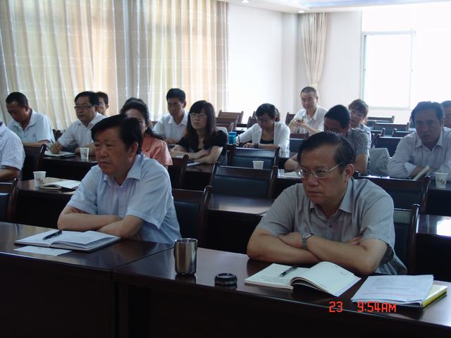 伟德国际1946bv官网举办党的群众路线专题辅导报告会